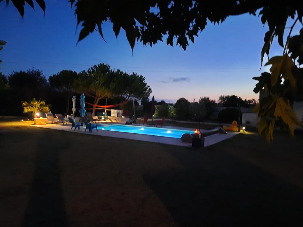 Basen w obiekcie Gite 4 personnes avec piscine entre Saintes et Royan lub w pobliżu