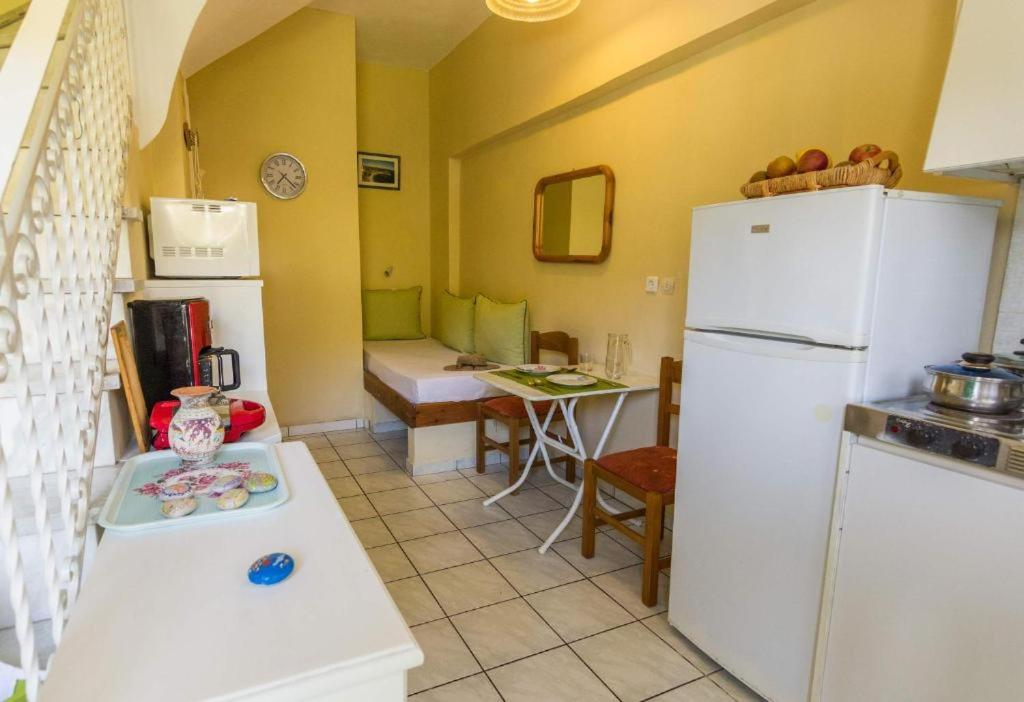 Kuchyň nebo kuchyňský kout v ubytování Stathopoulos Apartments
