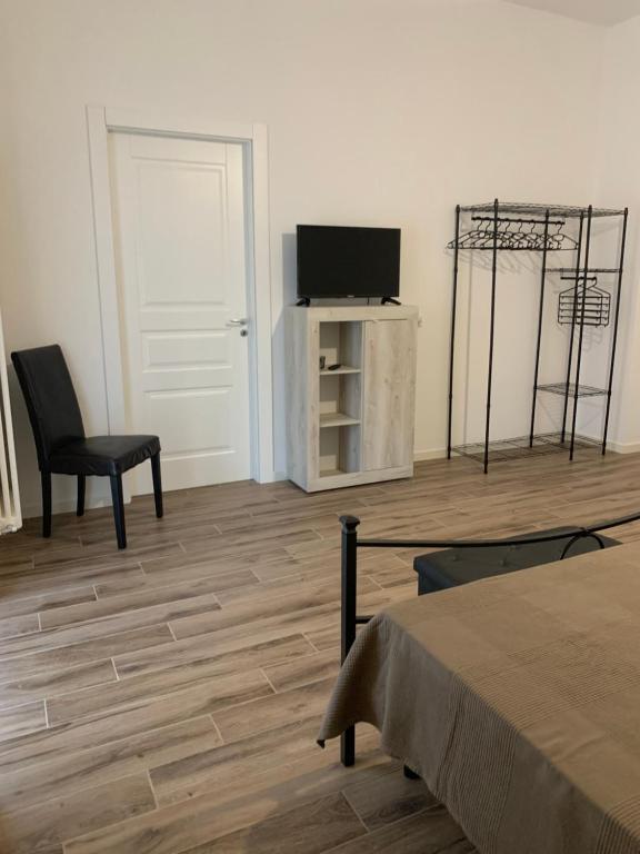 TV a/nebo společenská místnost v ubytování Latomia del Paradiso chambres et vacances
