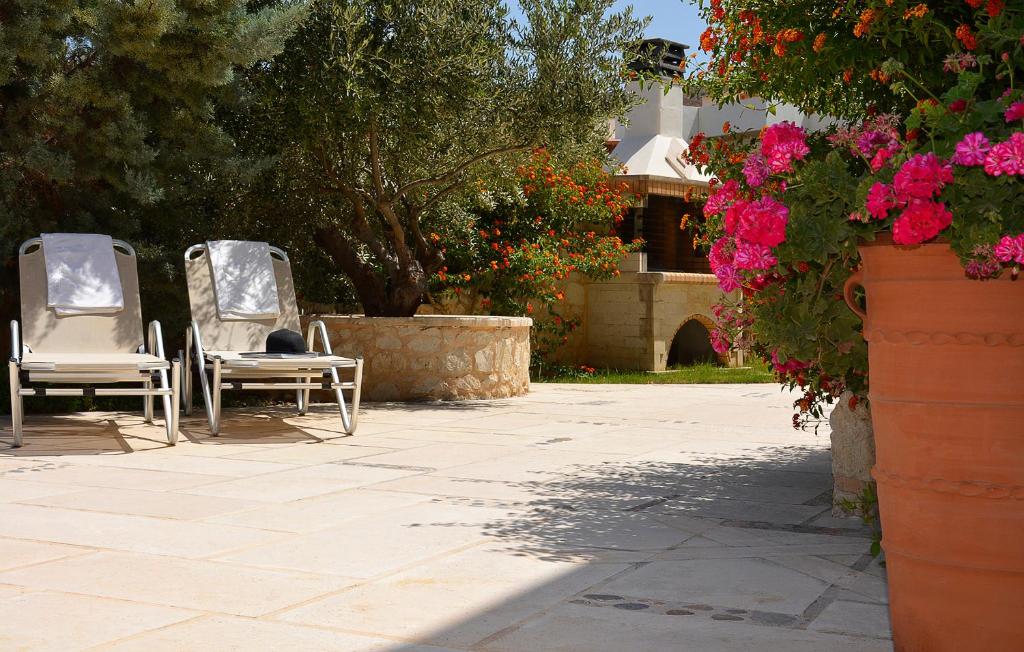 Vonkajšia záhrada v ubytovaní Olive Coast Suites