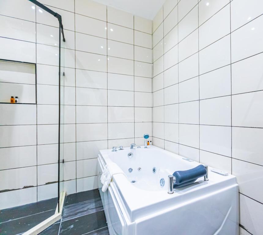 Koupelna v ubytování Isglo Hotels Ikoyi