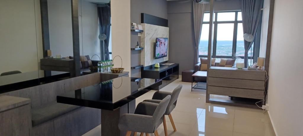 Ruang duduk di Modern Lifestyle ARC Austin Hills 6-7pax