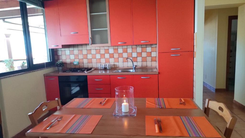 Kuchyň nebo kuchyňský kout v ubytování "Appartamento del Mare Gliaca" con vista Isole Eolie,ampia terrazza,wifi e parcheggio privato gratuito