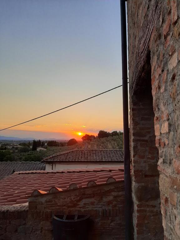 Východ nebo západ slunce při pohledu z bed and breakfast nebo okolí