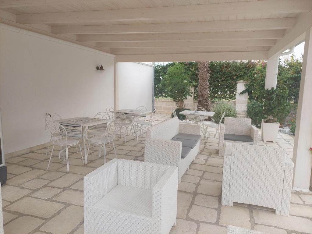 A seating area at B&B LA COLIMENA