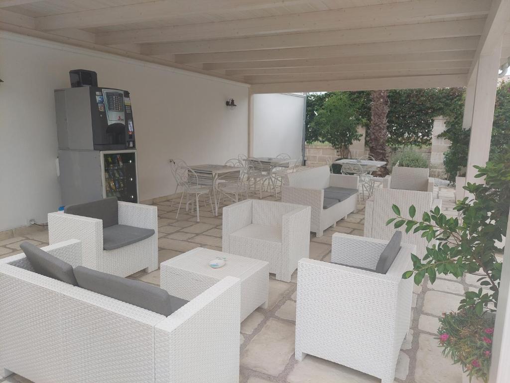 A seating area at B&B LA COLIMENA