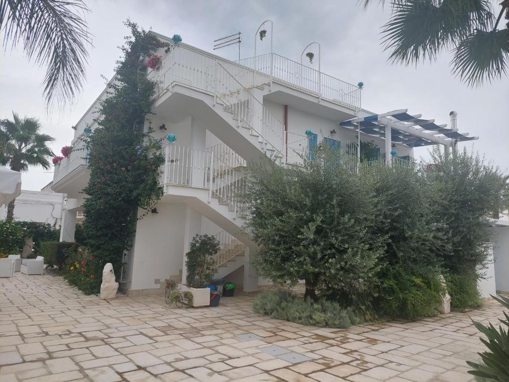 The building in which a panziókat is located