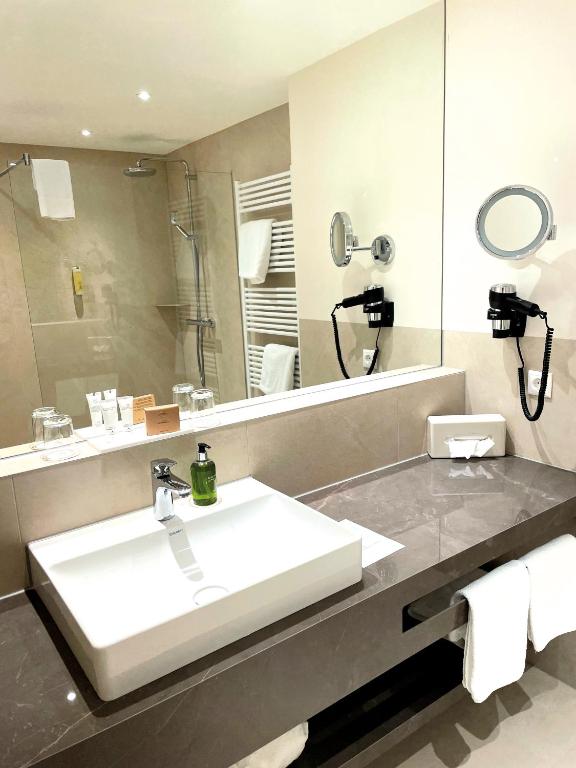 Ringhotel Hohe Wacht - Deluxe Double Room With Balcony