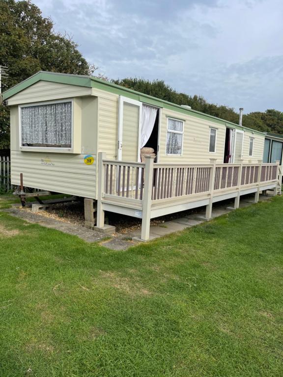 Holiday park Caravan 4 Ingoldmells 6 berth Skegness seaview, UK