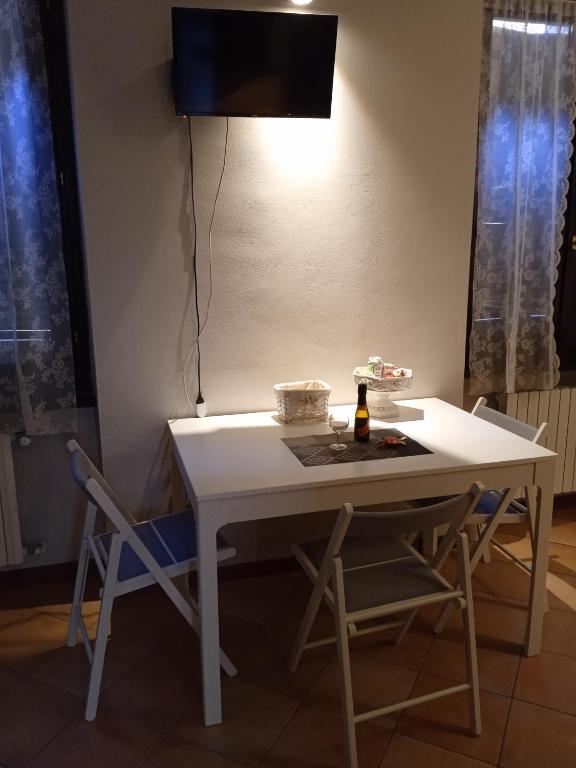 Televízia a/alebo spoločenská miestnosť v ubytovaní La strada del liutaio nel cuore di Cremona