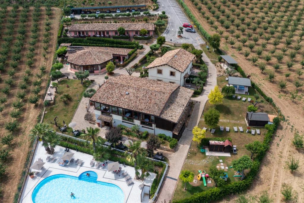 Bazén v ubytování Country House Il Cascinale nebo v jeho okolí