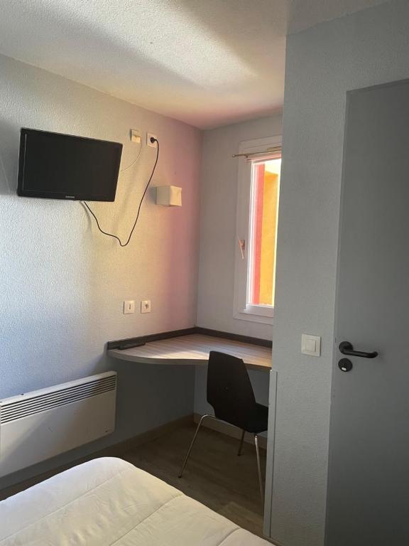 TV a/nebo společenská místnost v ubytování Hotel du Triangle