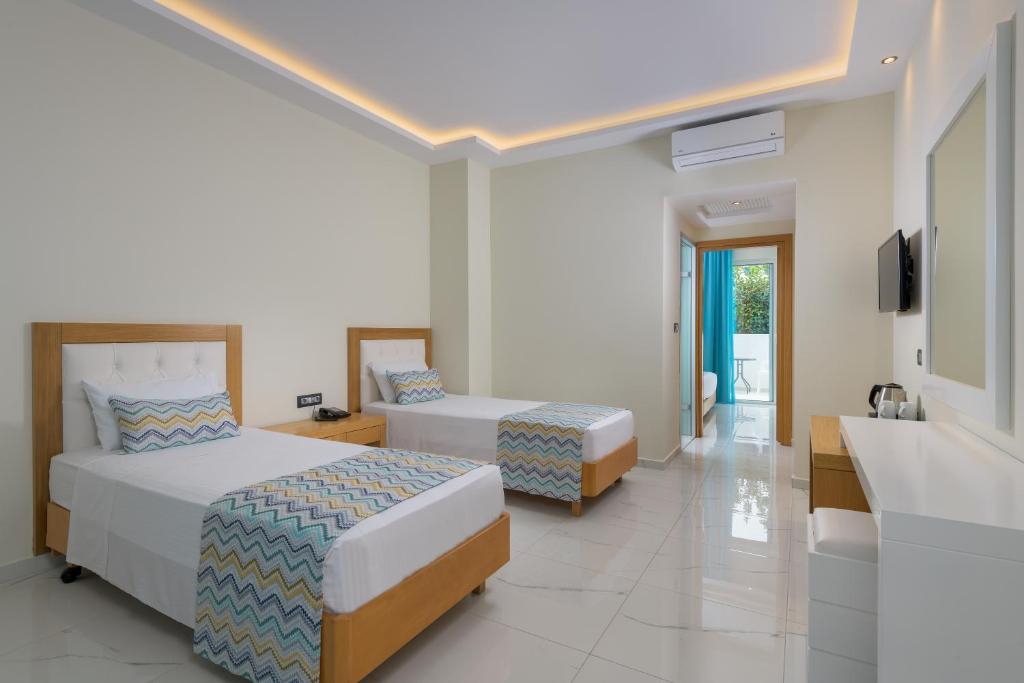 Oceanis Park Hotel - Standard Family Room