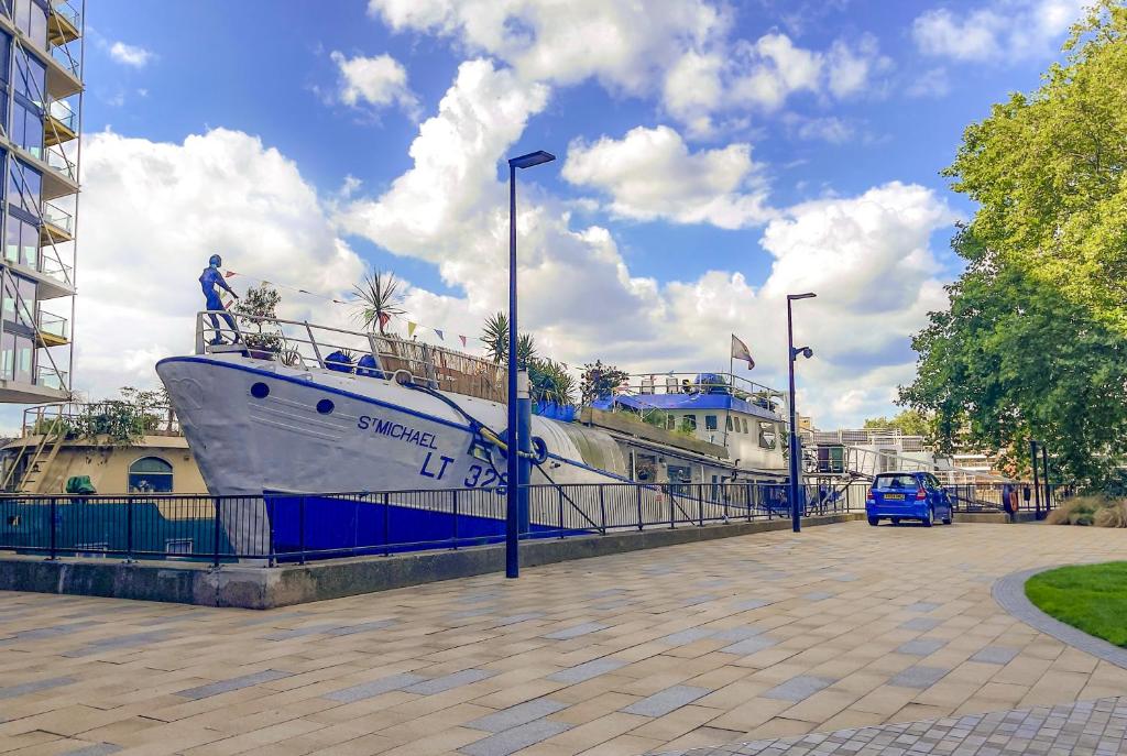 Gallery image of One of a Kind - Converted Ship in the Heart of London in London