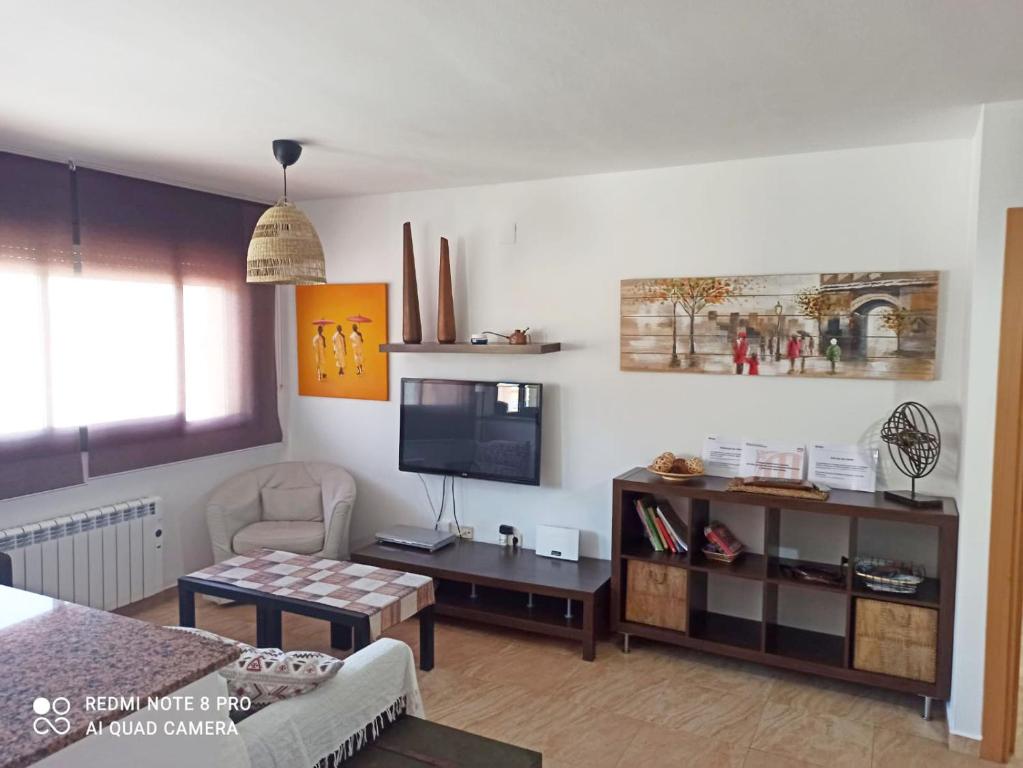 a living room with a tv and a couch at Apartamento Deltebre in Deltebre