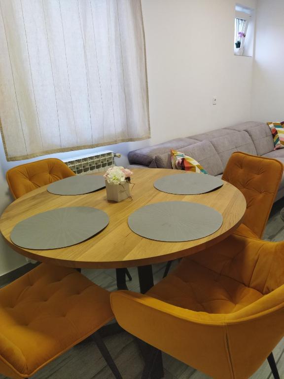 Część wypoczynkowa w obiekcie Apartman na jezeru