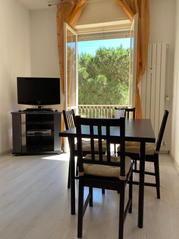 TV a/nebo společenská místnost v ubytování Casa al Mare di Vadino