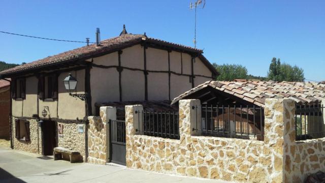 a stone building with a fence in front of it at Casa Triskel 