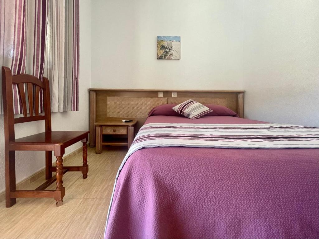 Łóżko lub łóżka w pokoju w obiekcie Hostal Noli