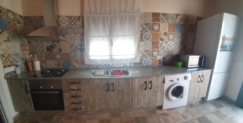 A kitchen or kitchenette at Apartamentos Hiberus Flumen