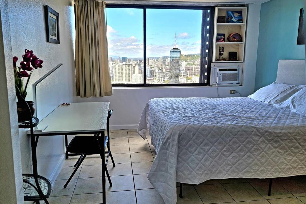 Waikiki Condo High Floor Views Beaches Convention Center - Queen Studio