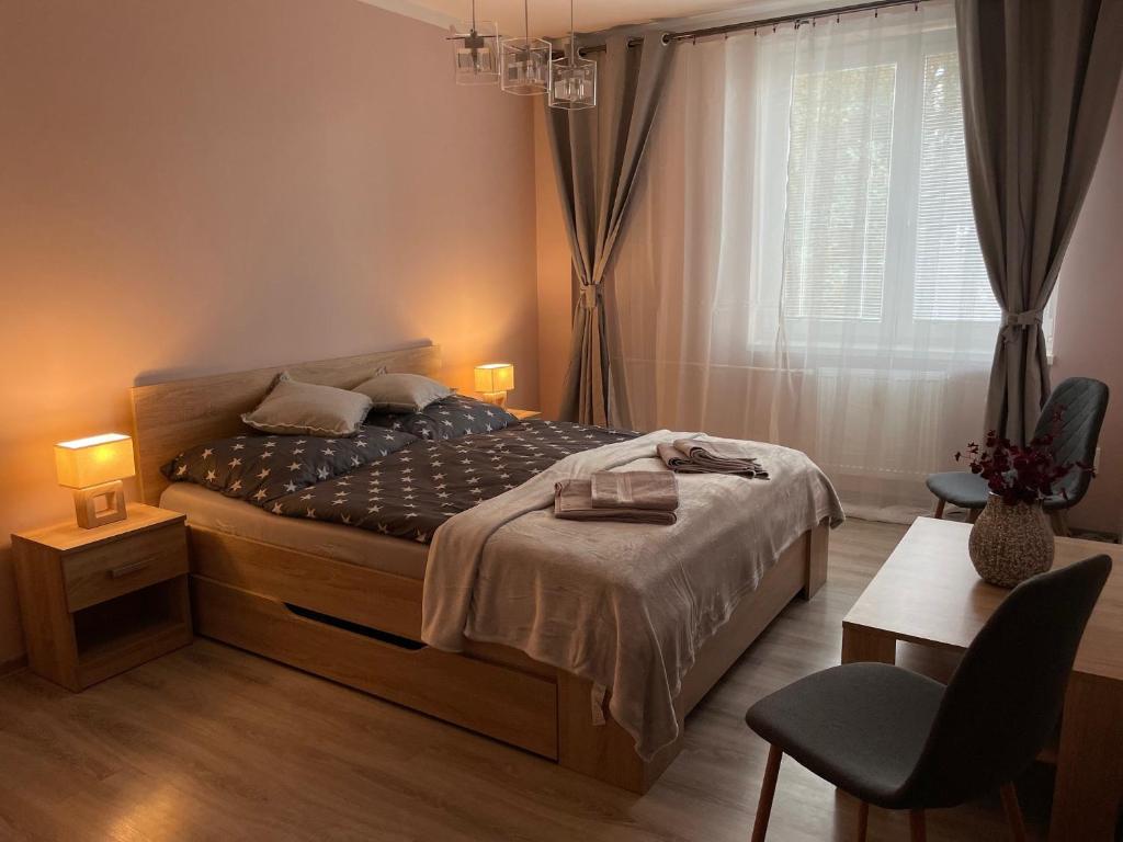 Postel nebo postele na pokoji v ubytování HILL apartmán