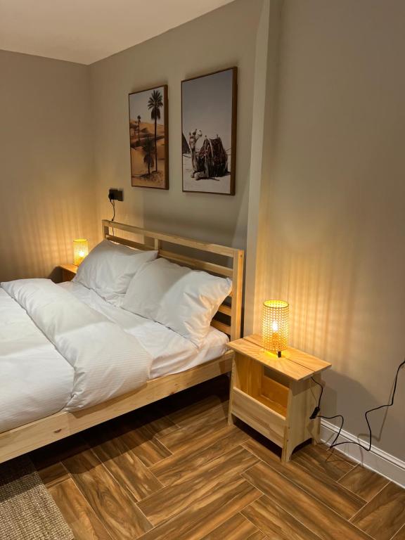 Postel nebo postele na pokoji v ubytování The Hidden Lodge