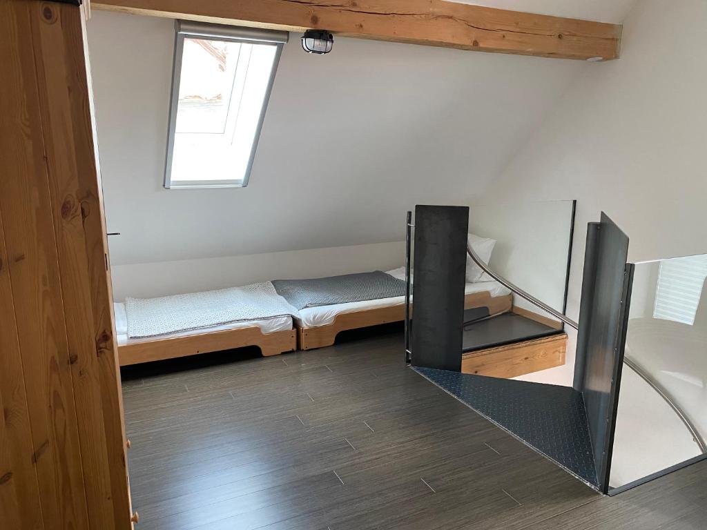 a room with two beds and a window at Blackbird´s Nest in Wiesenbronn
