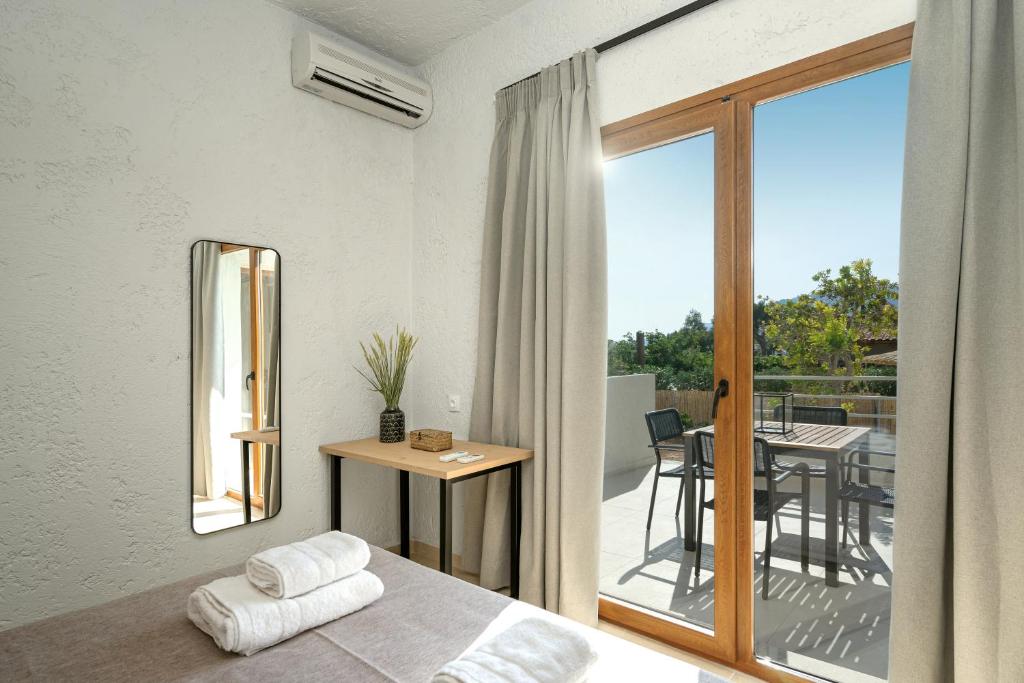 Okeanis Mystique South - 12