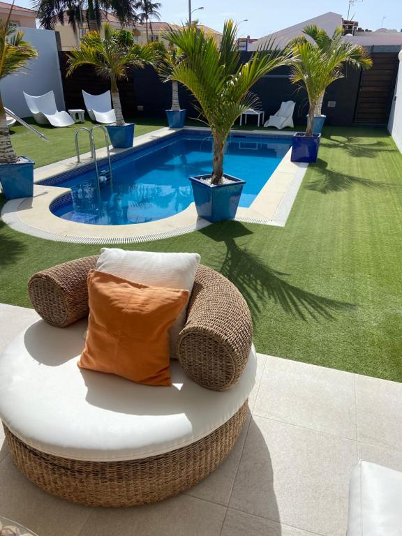 Bazén v ubytování Olivia Holidayhouse Maspalomas nebo v jeho okolí