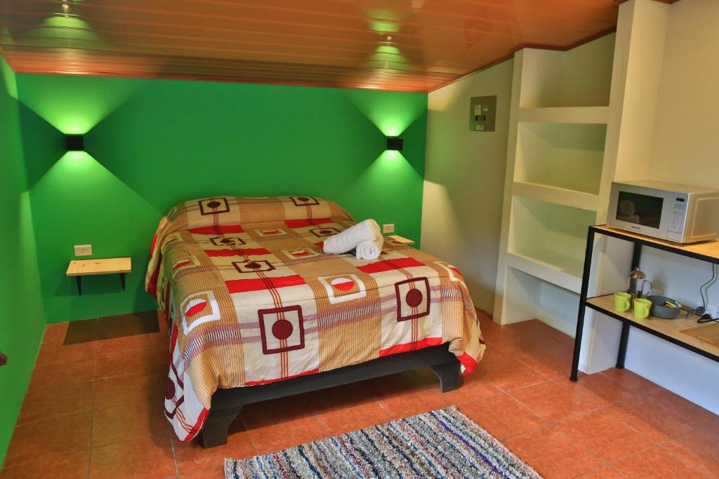 Postel nebo postele na pokoji v ubytování Mangifera Hostel