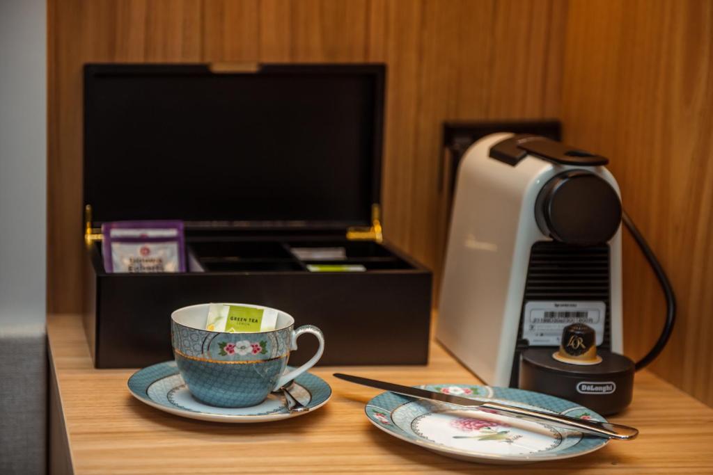 Příslušenství pro přípravu čaje a kávy v ubytování The Langlands Hotel