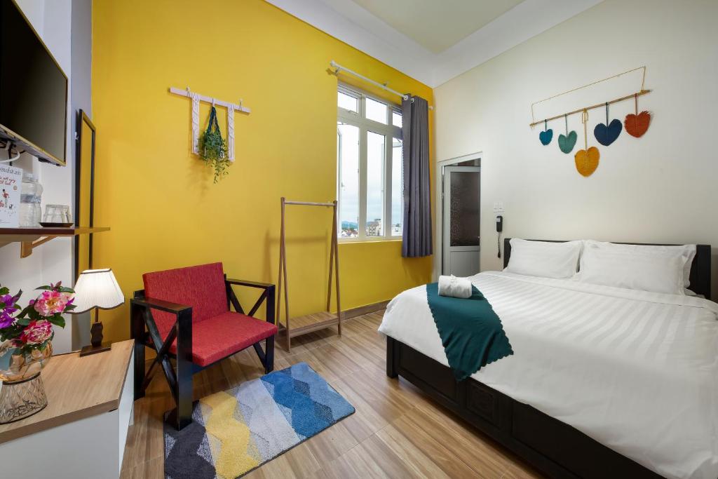 Giường trong phòng chung tại Century House