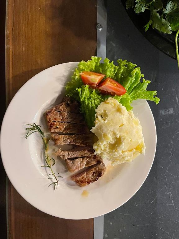Đồ ăn tại/gần khách sạn