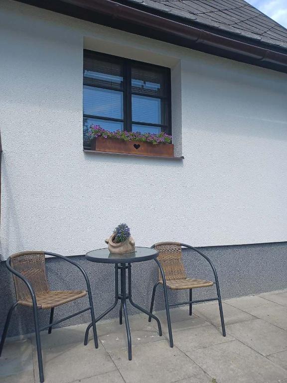 Balkón nebo terasa v ubytování Chaloupka