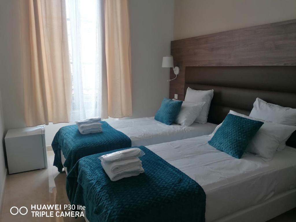 Postel nebo postele na pokoji v ubytování SQUARE HOTEL