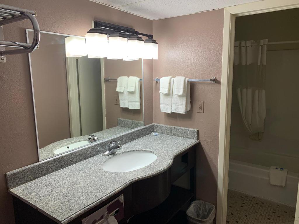 a bathroom with a sink and a mirror at Satellite Inn in Alamogordo