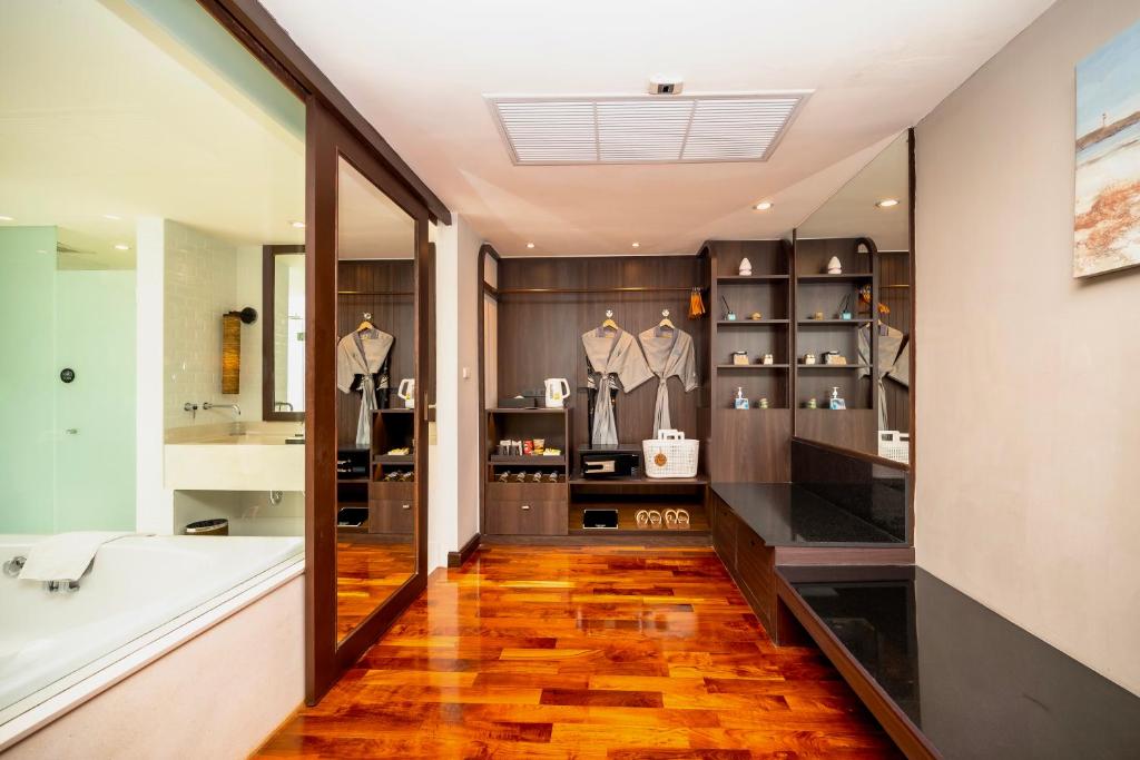 The Rock Hua Hin Beachfront Spa Resort - 18