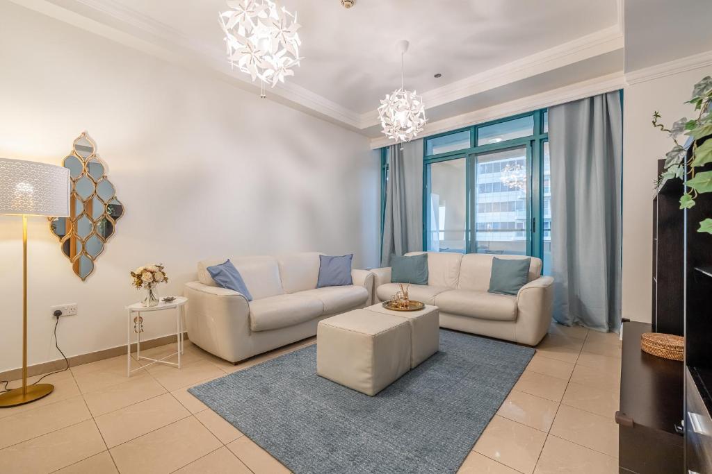 Hashtag Holiday Home – 1BDR Apartment in Marina Crown, trendy location & vintage elegance