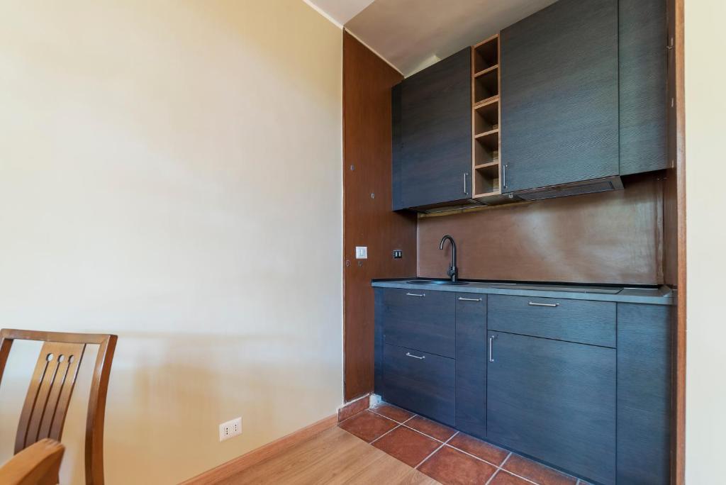 Kuchyňa alebo kuchynka v ubytovaní Roomy&Cozy Apartment with Shared Terrace