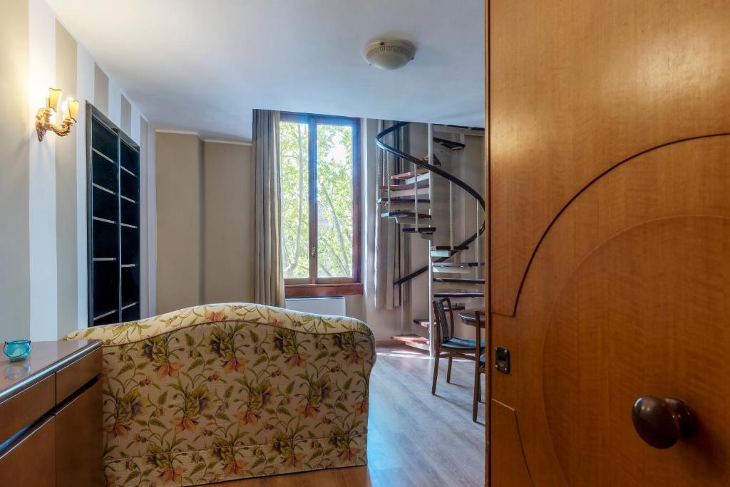 Fotografia z galérie ubytovania Roomy&Cozy Apartment with Shared Terrace v Ríme