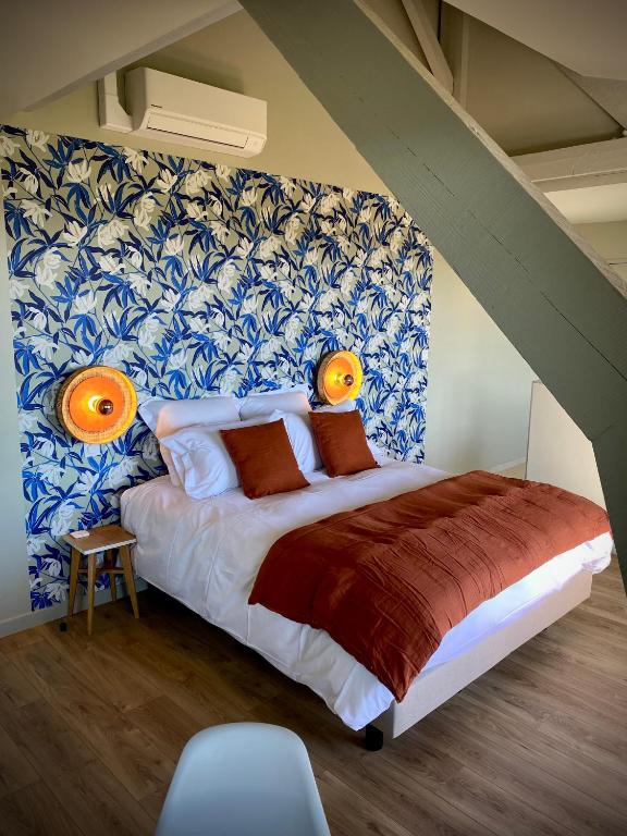 Łóżko lub łóżka w pokoju w obiekcie La Bellevue Bistrot et Chambres d'Hotes
