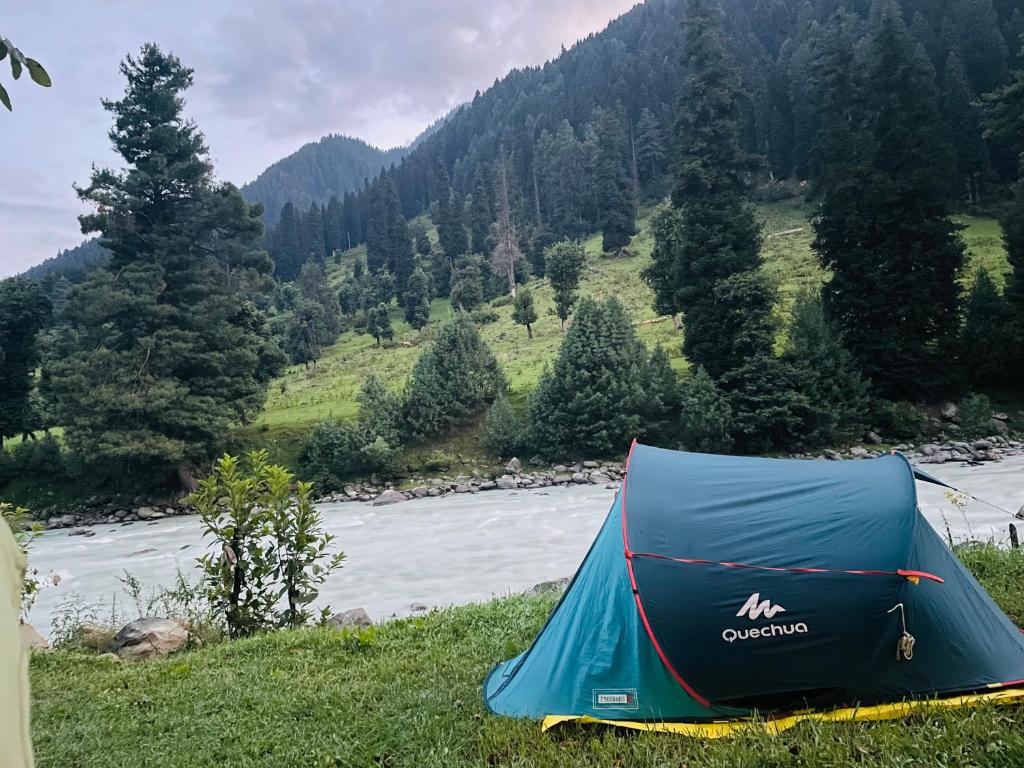 Příroda nedaleko luxury tent