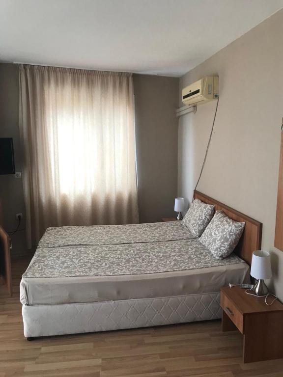 Postel nebo postele na pokoji v ubytování Family Hotel Astra