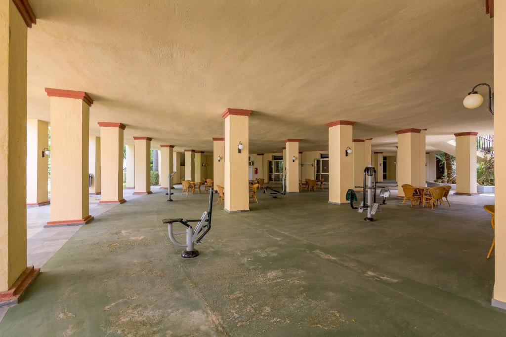 Posilňovňa alebo fitness centrum v ubytovaní Suite Homes Marbella Beach 605