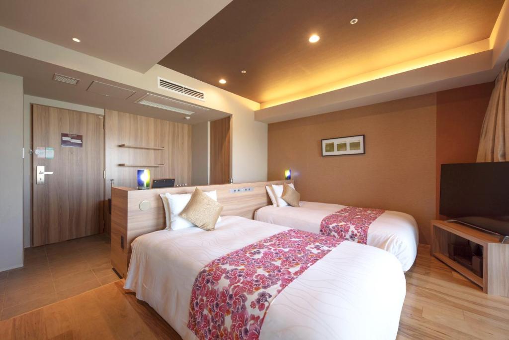TV a/nebo společenská místnost v ubytování Senagajima Island Resort & Spa