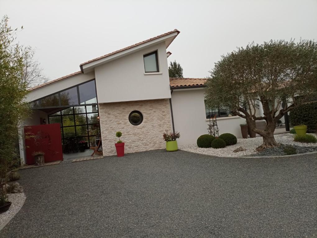 a house with a driveway in front of it at les kiwis in Saint-Yrieix-sur-Charente