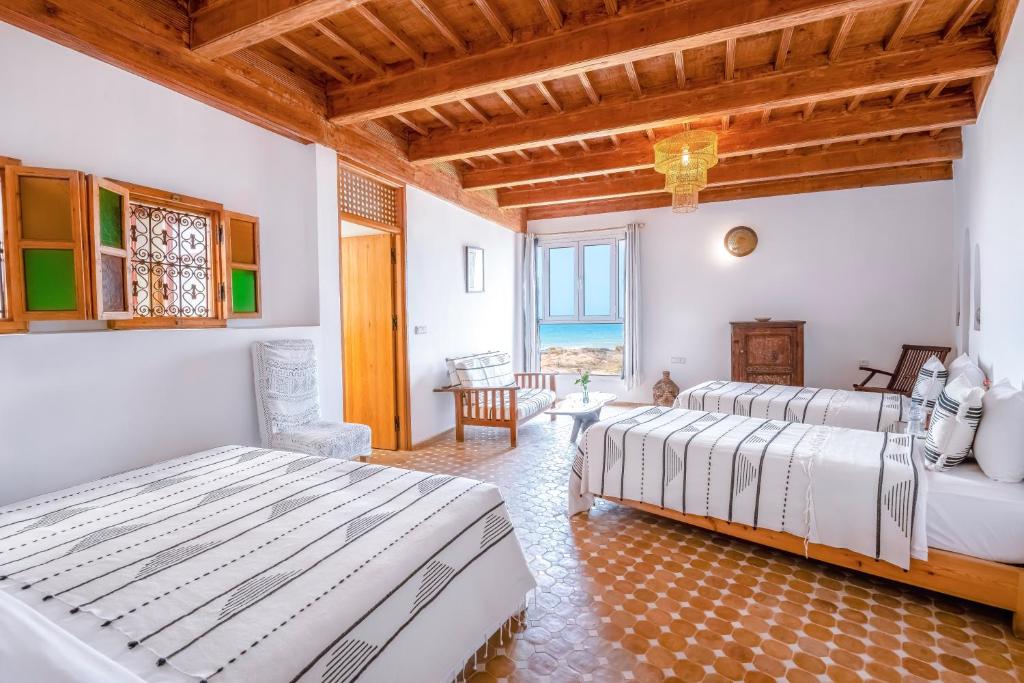 Postel nebo postele na pokoji v ubytování Riad Kafila