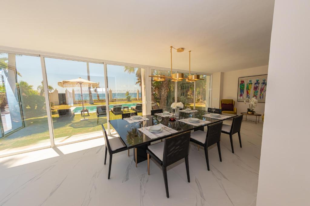 AÜA VILLA FRONT LINE BEACH, Marbella – Precios actualizados 2023