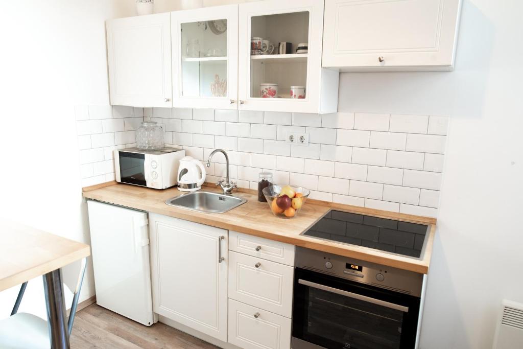 A kitchen or kitchenette at N28 Studio Apartment In Andrassy Boulevard.